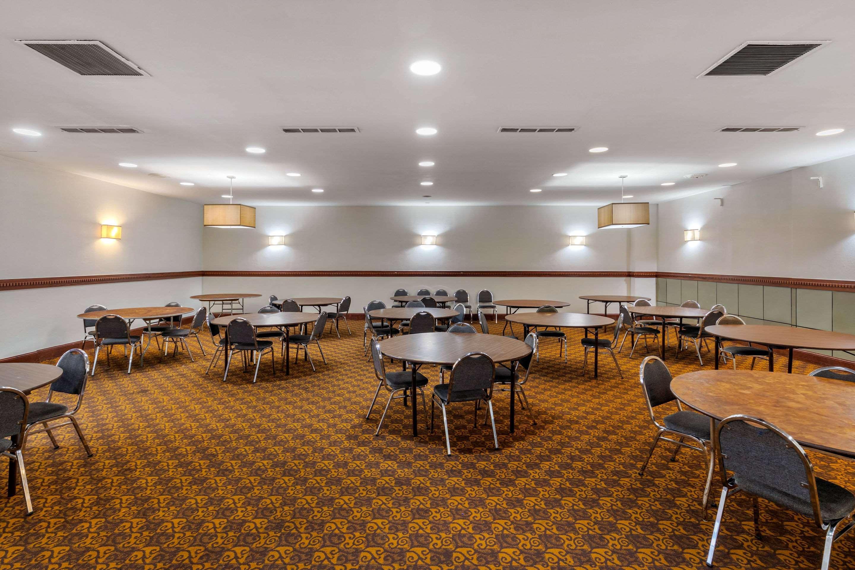 Quality Inn Tyler - Lindale Bagian luar foto