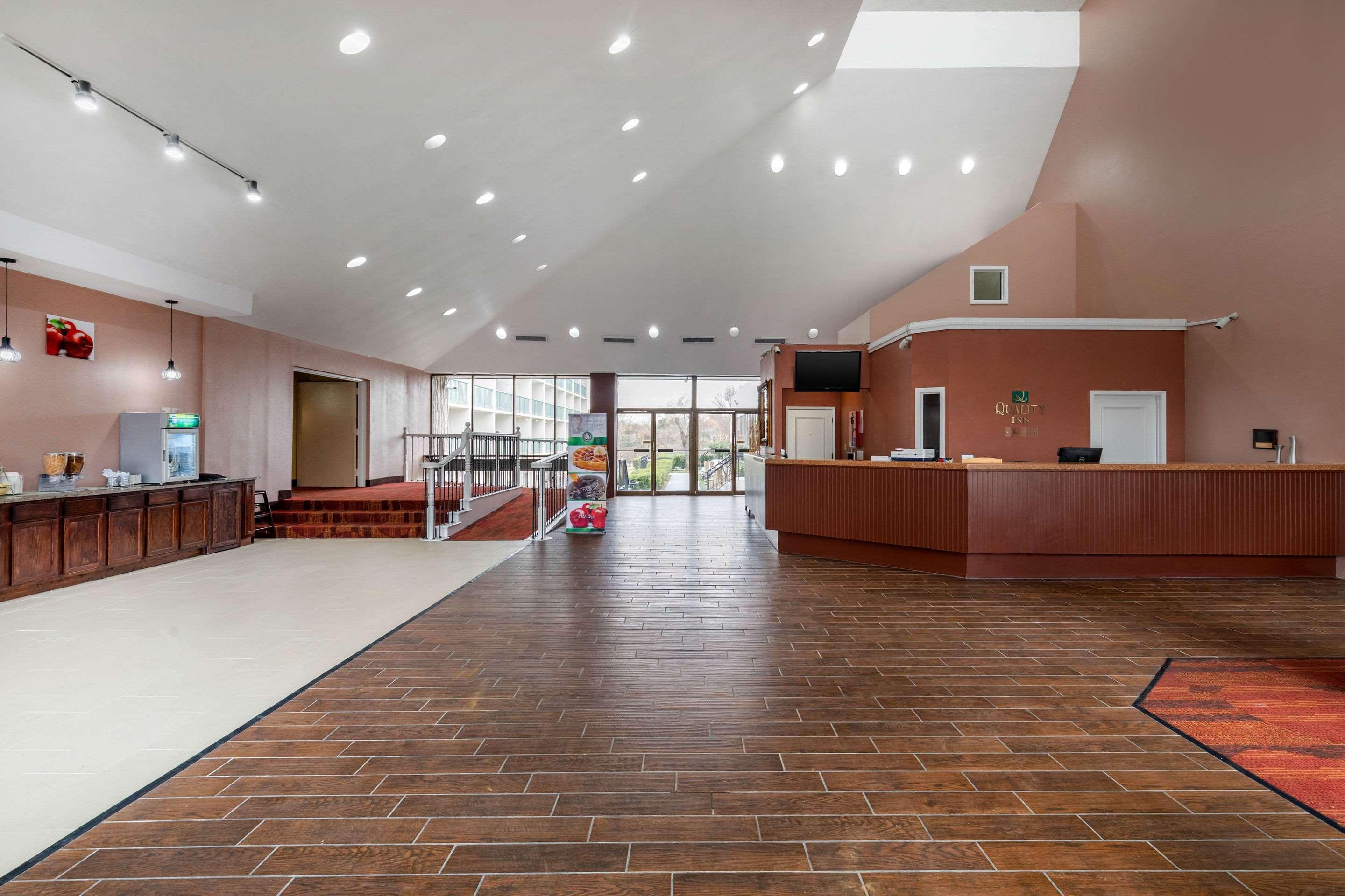 Quality Inn Tyler - Lindale Bagian luar foto