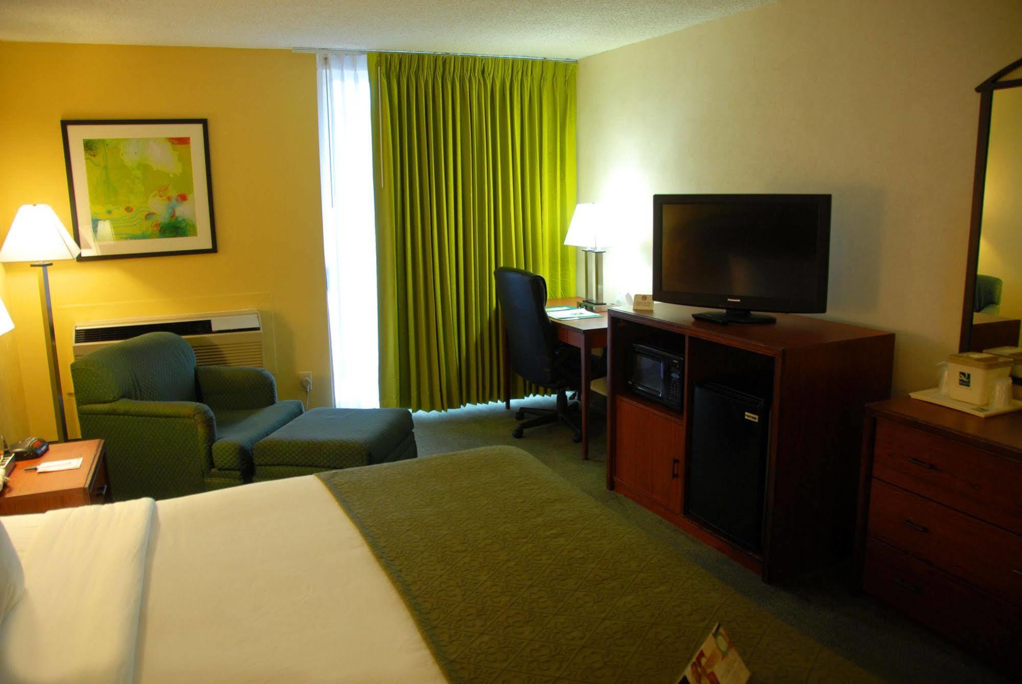 Quality Inn Tyler - Lindale Bagian luar foto