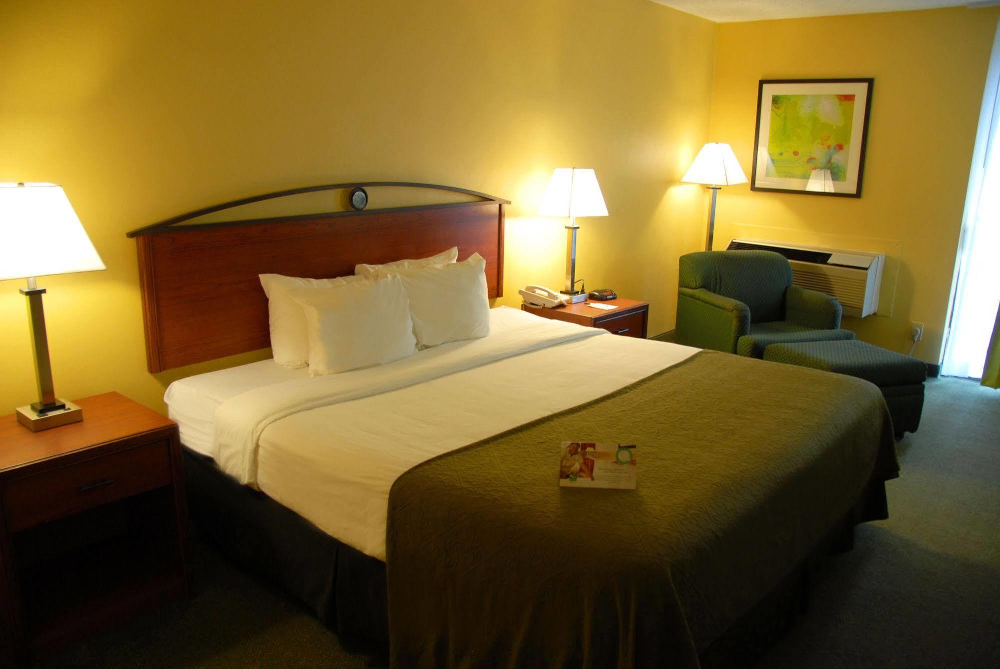 Quality Inn Tyler - Lindale Bagian luar foto